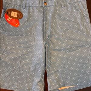 Greg Norman Blue and White Dotted Golf Shorts. NWT. Size 40